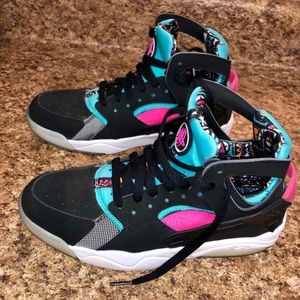 Nike Huarache Running Shoes
Size: 6.5 Big Kids